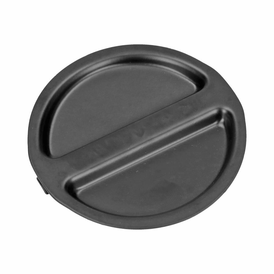 Tapón del depósito en el suelo de la cabina.