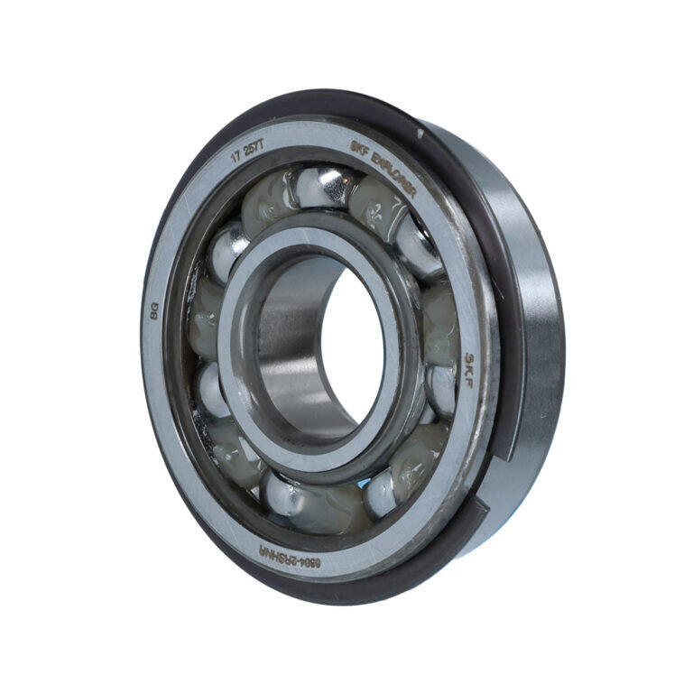 Parte delantera del rodamiento de bolas en el eje de transmisión principal